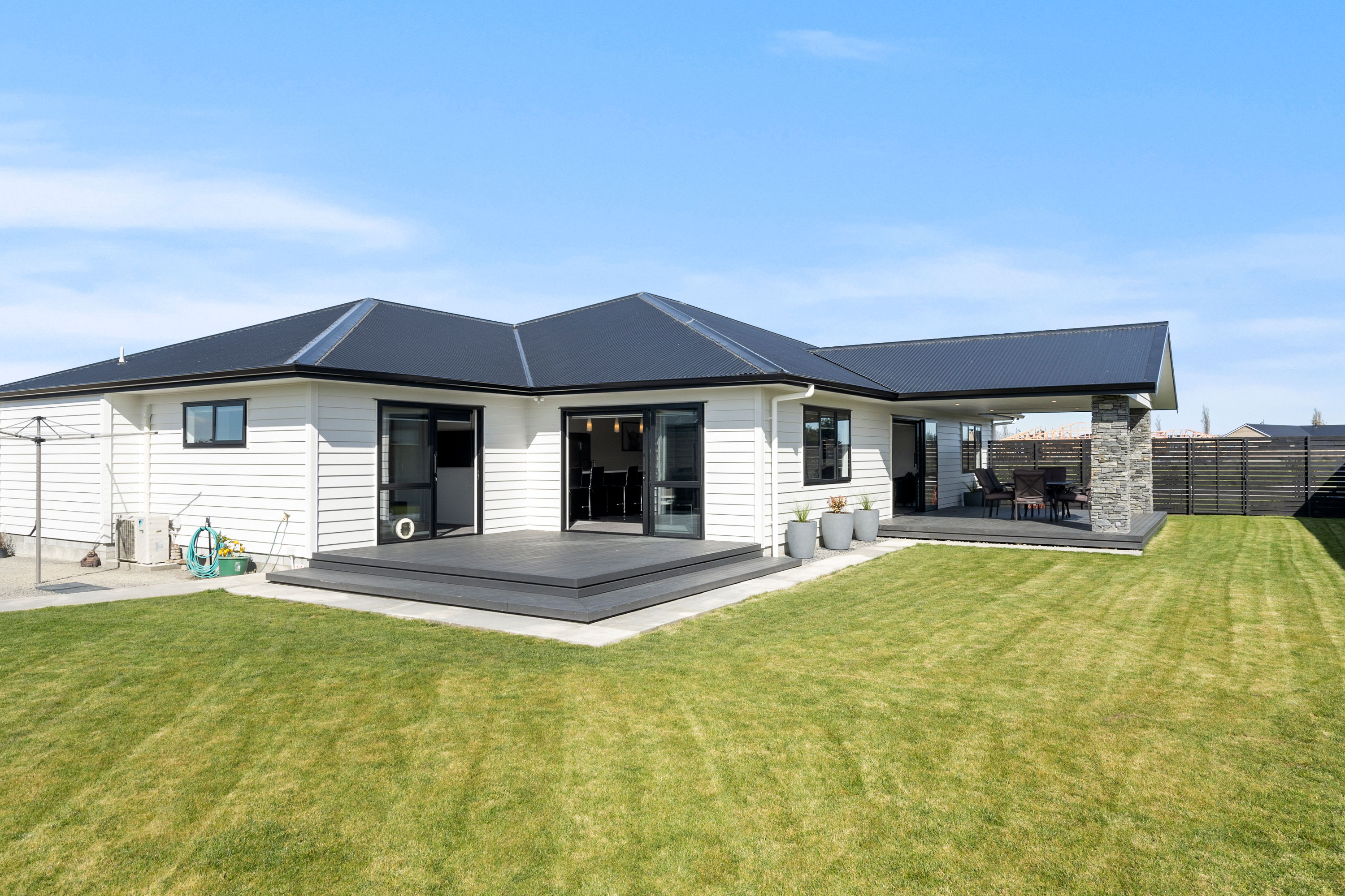 Cleanline Building-House of The Year Gold medal - Side View
